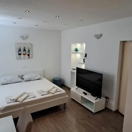 Apartment Luka *